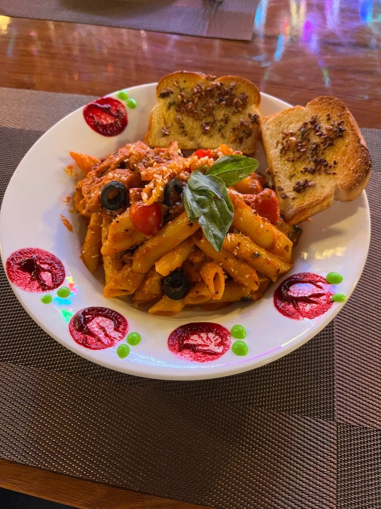 Shahi Mahal – Penne Red Sauce Pasta & Garlic Toast